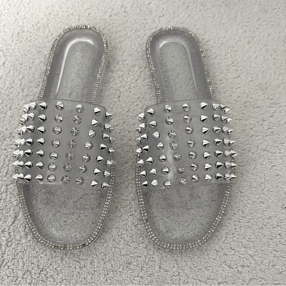 Wild Diva Womens Size 6 Open Toe Jelly Sandal Jacelyn-03 Clear With Spikes NWOT - Picture 3 of 6